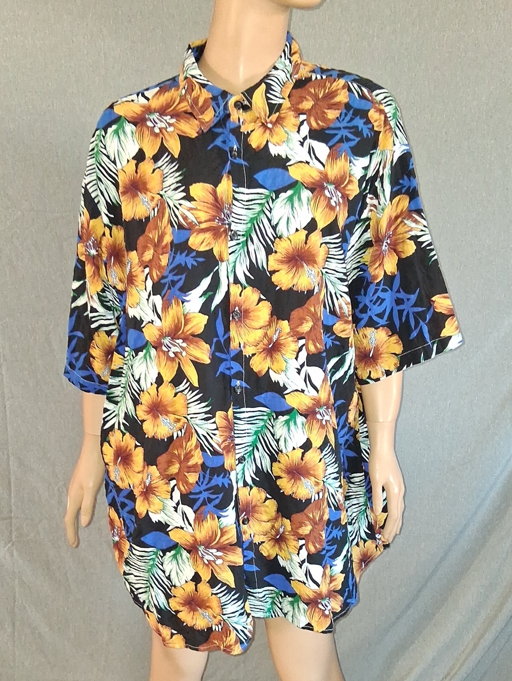 Men's Black Floral Short-Sleeve Button-Down Shirt